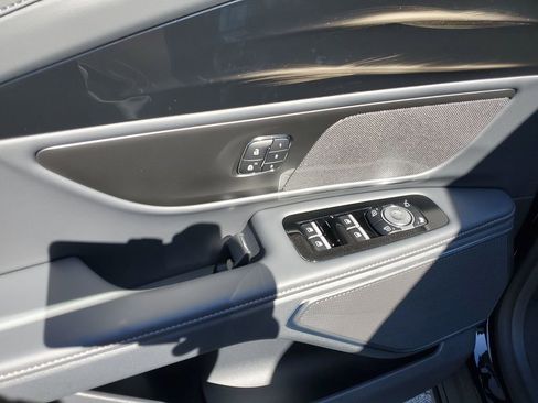 New 2026 Lincoln Nautilus Premier AWD/4WD image 18