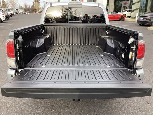 Certified 2023 Toyota Tacoma TRD Off-Road image 28