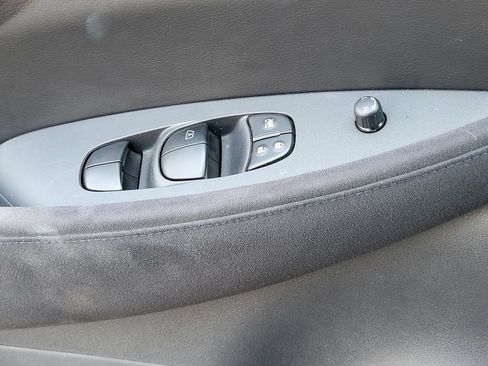 Used 2015 Nissan Leaf S w/ Charge Package FWD image 14