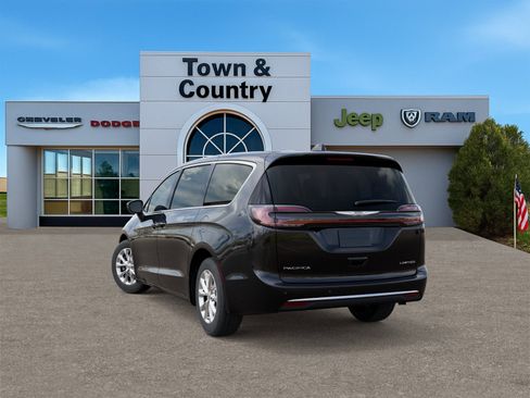 New 2026 Chrysler Pacifica Limited image 3