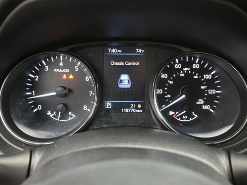 Used 2019 Nissan Rogue S w/ Special Edition Package FWD image 4