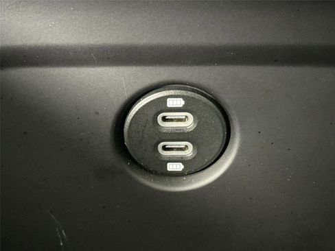 Used 2024 Porsche Macan Turbo image 39