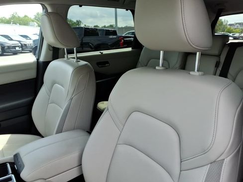Used 2025 Nissan Pathfinder SL FWD image 13