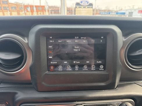 Used 2023 Jeep Wrangler Unlimited w/ Cold Weather Group image 15