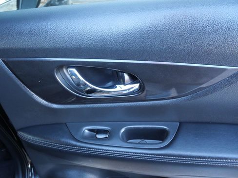 Used 2018 Nissan Rogue SV w/ Premium Package image 29