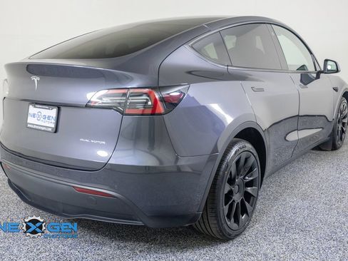 Used 2022 Tesla Model Y Long Range AWD/4WD image 7