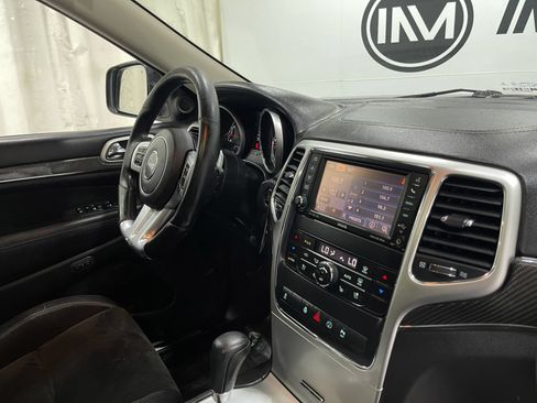 Used 2013 Jeep Grand Cherokee SRT8 w/ Luxury Group II AWD/4WD image 20