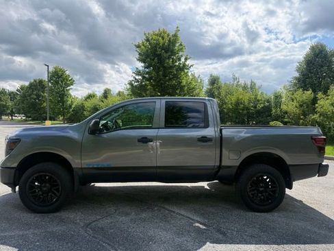 Used 2017 Nissan Titan 4x4 Crew Cab image 9