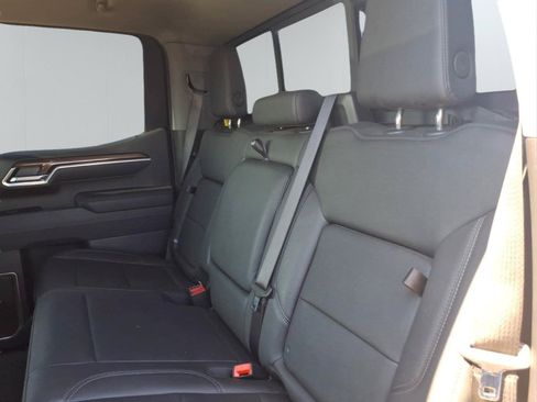 Used 2025 Chevrolet Silverado 1500 LT AWD/4WD image 13
