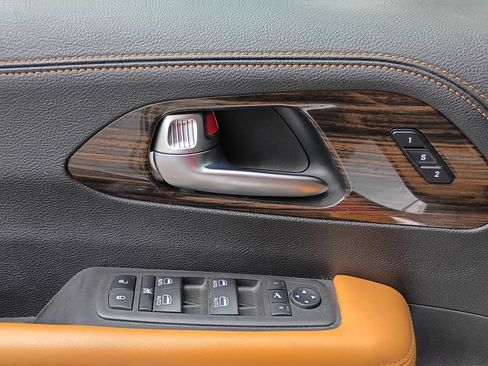 Used 2023 Chrysler Pacifica Pinnacle FWD image 20