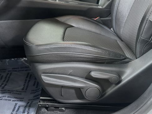 Used 2024 Jeep Compass Latitude image 18