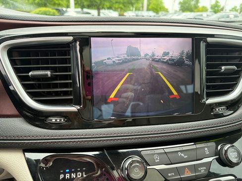 Used 2020 Chrysler Pacifica Limited FWD image 31