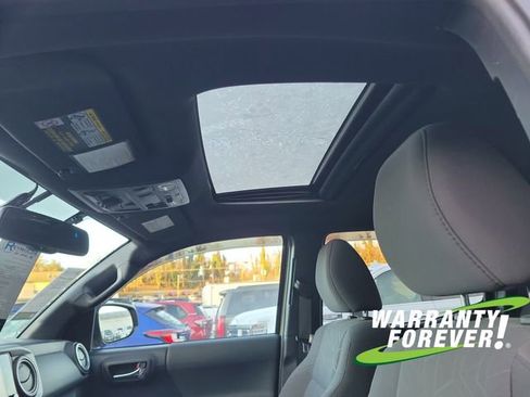 Used 2017 Toyota Tacoma TRD Off-Road image 13