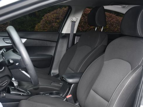 Used 2023 Kia Forte LXS FWD image 11