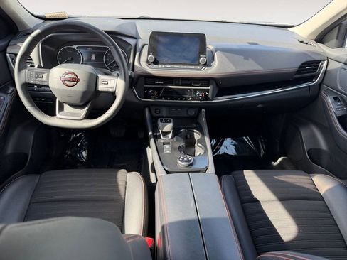 Used 2025 Nissan Rogue SV image 40