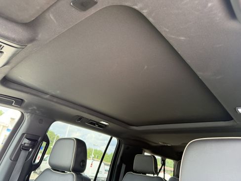 Used 2023 GMC Yukon XL SLT AWD/4WD image 14