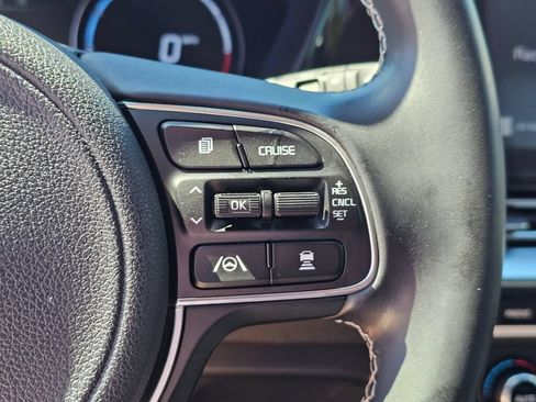 Certified 2022 Kia Niro EX FWD image 33