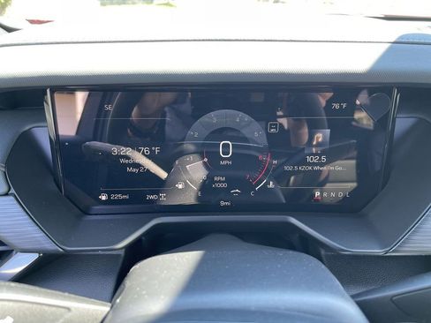 New 2026 GMC Acadia AT4 w/ Luxury Package AWD/4WD image 11