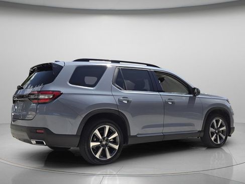 Certified 2025 Honda Pilot Touring image 7