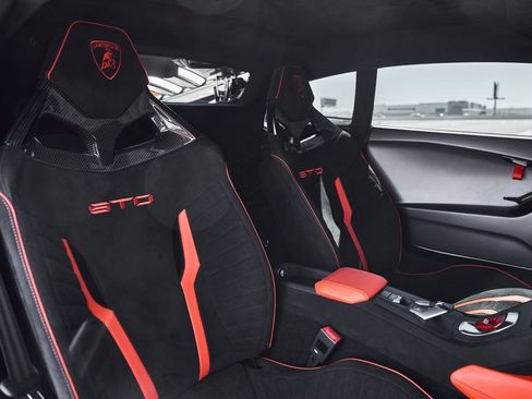Used 2024 Lamborghini Huracan STO RWD image 48