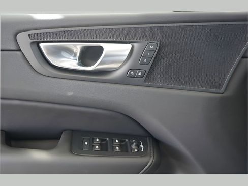 New 2025 Volvo XC60 B5 Core w/ Climate Package image 9