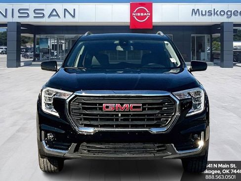 Used 2024 GMC Terrain SLT AWD/4WD image 2