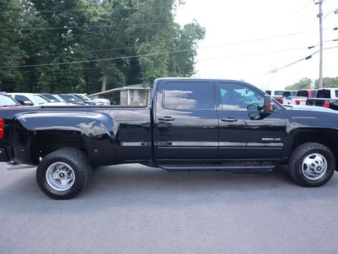 Used 2019 Chevrolet Silverado 3500 LT w/ LT Convenience Package AWD/4WD image 4