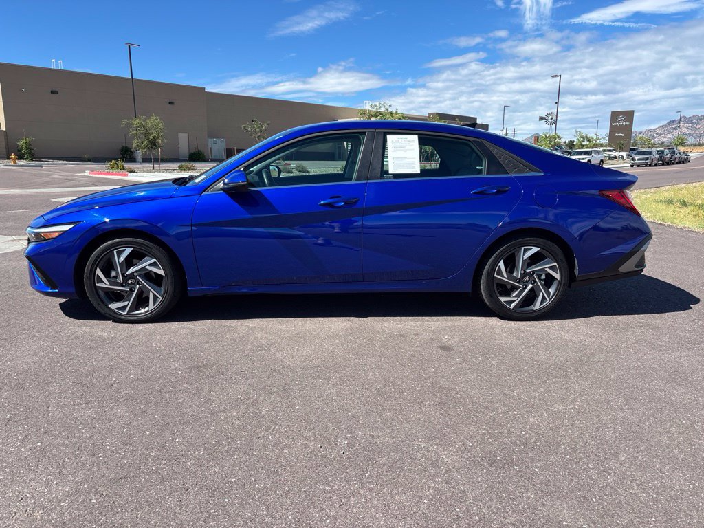Certified 2025 Hyundai Elantra Limited FWD image 7