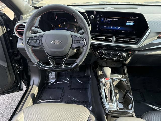 Used 2025 Chevrolet Trax RS w/ Sunroof Package FWD image 9