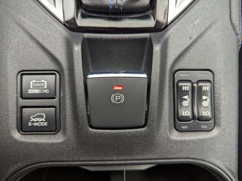 Used 2019 Subaru Crosstrek Hybrid w/ Moonroof Package w/Navigation AWD/4WD image 32