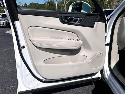 Used 2023 Volvo XC60 B5 Ultimate w/ Climate Package image 22