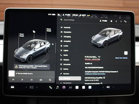 Used 2023 Tesla Model Y Long Range image 32