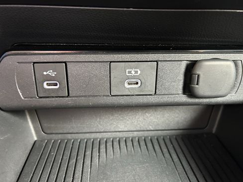 Used 2024 Toyota Prius LE FWD image 27