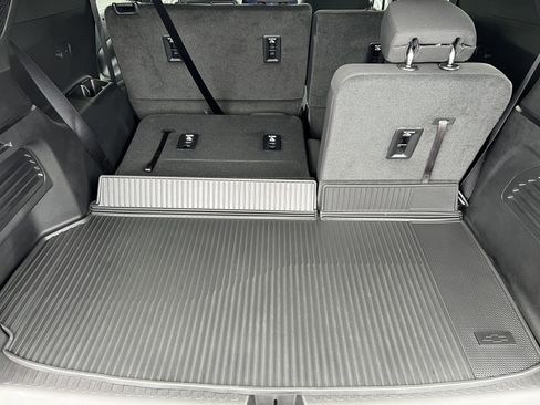 Used 2025 Chevrolet Traverse LT w/ Midnight/Sport Edition image 18