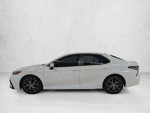 Used 2021 Toyota Camry SE image 9