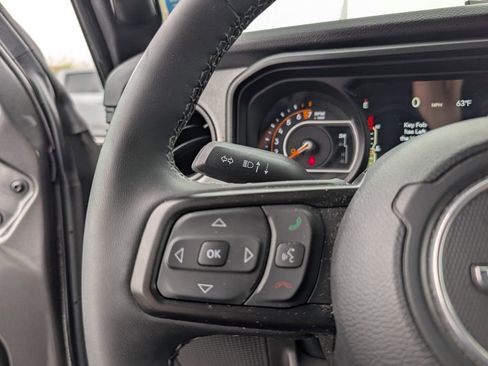 Used 2025 Jeep Gladiator Sport AWD/4WD image 11