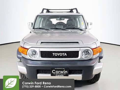 Used 2010 Toyota FJ Cruiser 4WD image 2
