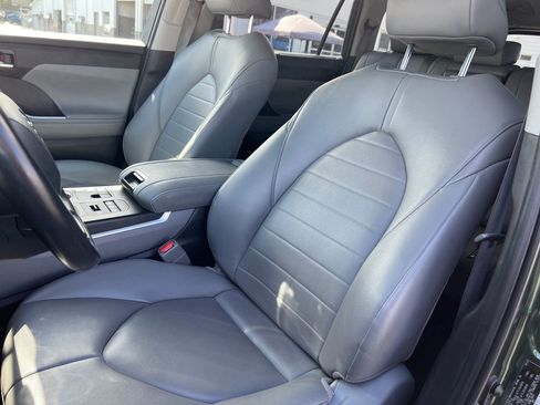 Used 2023 Toyota Highlander XLE image 16