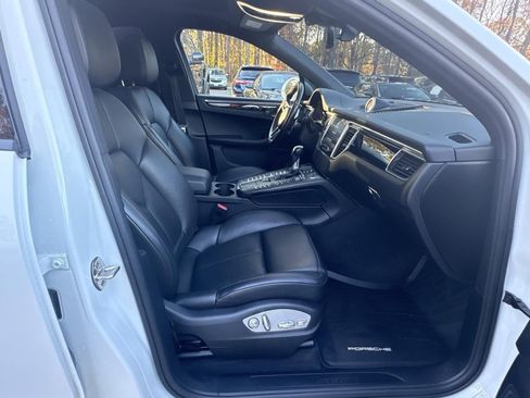 Used 2018 Porsche Macan image 21