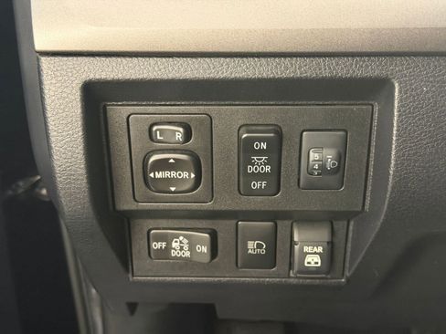 Used 2021 Toyota Tundra SR5 w/ SR5 Upgrade Package AWD/4WD image 17