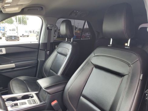 Used 2022 Ford Explorer XLT w/ Equipment Group 202A RWD image 14