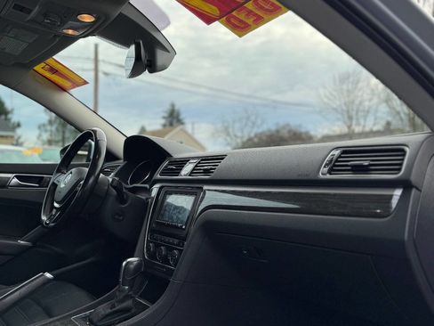 Used 2017 Volkswagen Passat 1.8T SEL Premium image 6