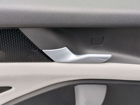 Used 2025 Volkswagen Tiguan SE R-Line image 26