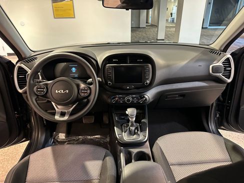 Used 2025 Kia Soul LX w/ LX Technology Package image 33