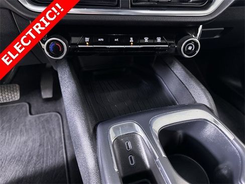 Used 2025 Chevrolet Equinox EV LT image 17