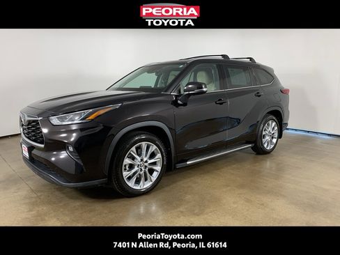 Used 2022 Toyota Highlander Limited image 1
