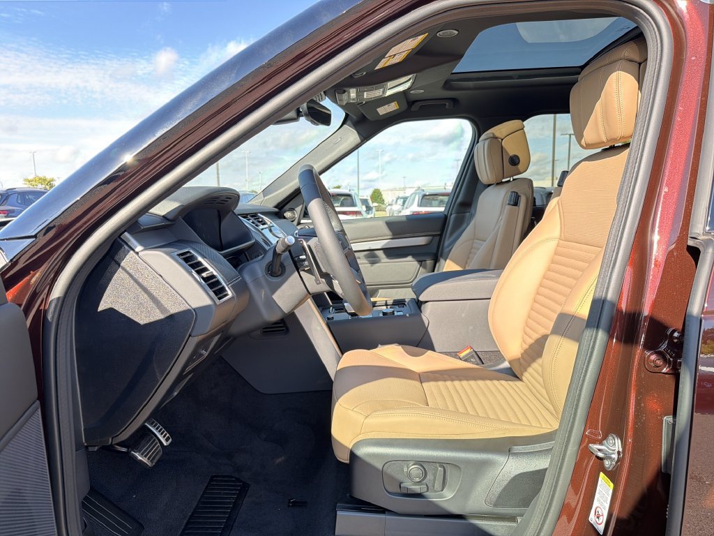 New 2026 Land Rover Discovery Limited Edition AWD/4WD image 3