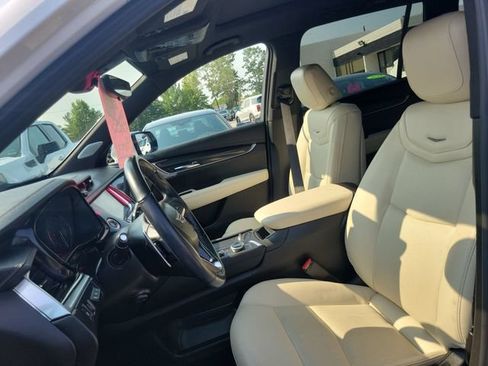 Used 2024 Cadillac XT6 Sport w/ Technology Package AWD/4WD image 12