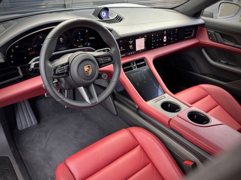 Certified 2024 Porsche Taycan GTS AWD/4WD image 4