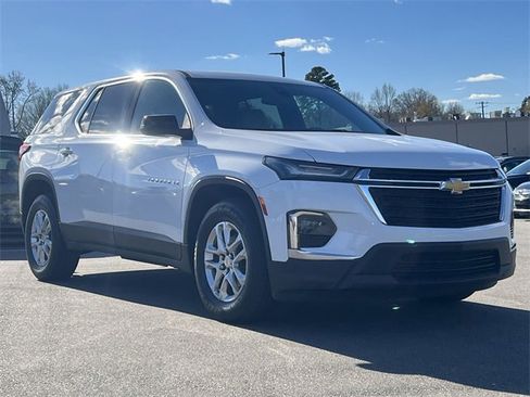 Used 2023 Chevrolet Traverse LS image 36